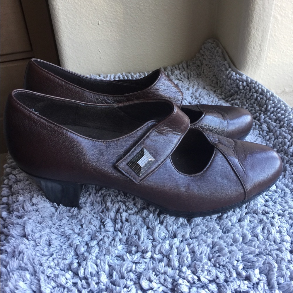 Brown pumps 11 1/2 W Nunro